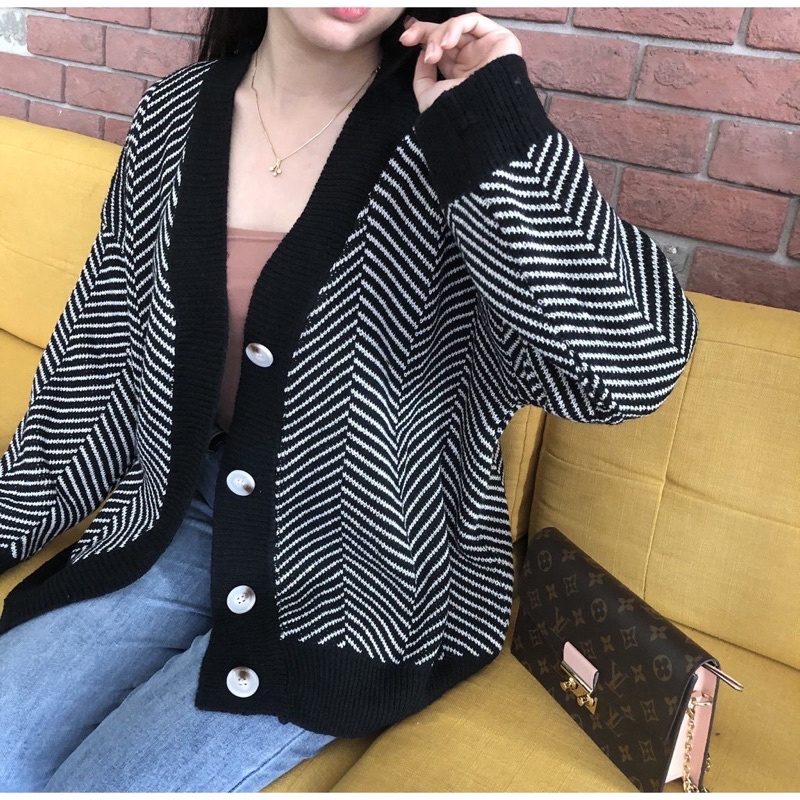 Áo cardigan len hoạ tiết kẻ xương cá ulzzang
