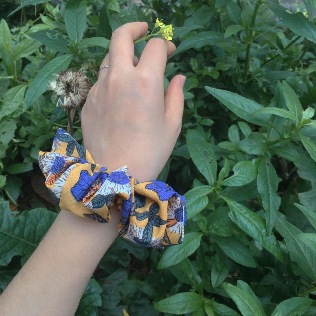 SCRUNCHIES họa tiết HOA NHÍ siêu bắt mắt - Chun tóc + VÒNG ĐEO TAY VẢI đẹp cá tính - Quà tặng bạn nữ ấn tượng ý nghĩa