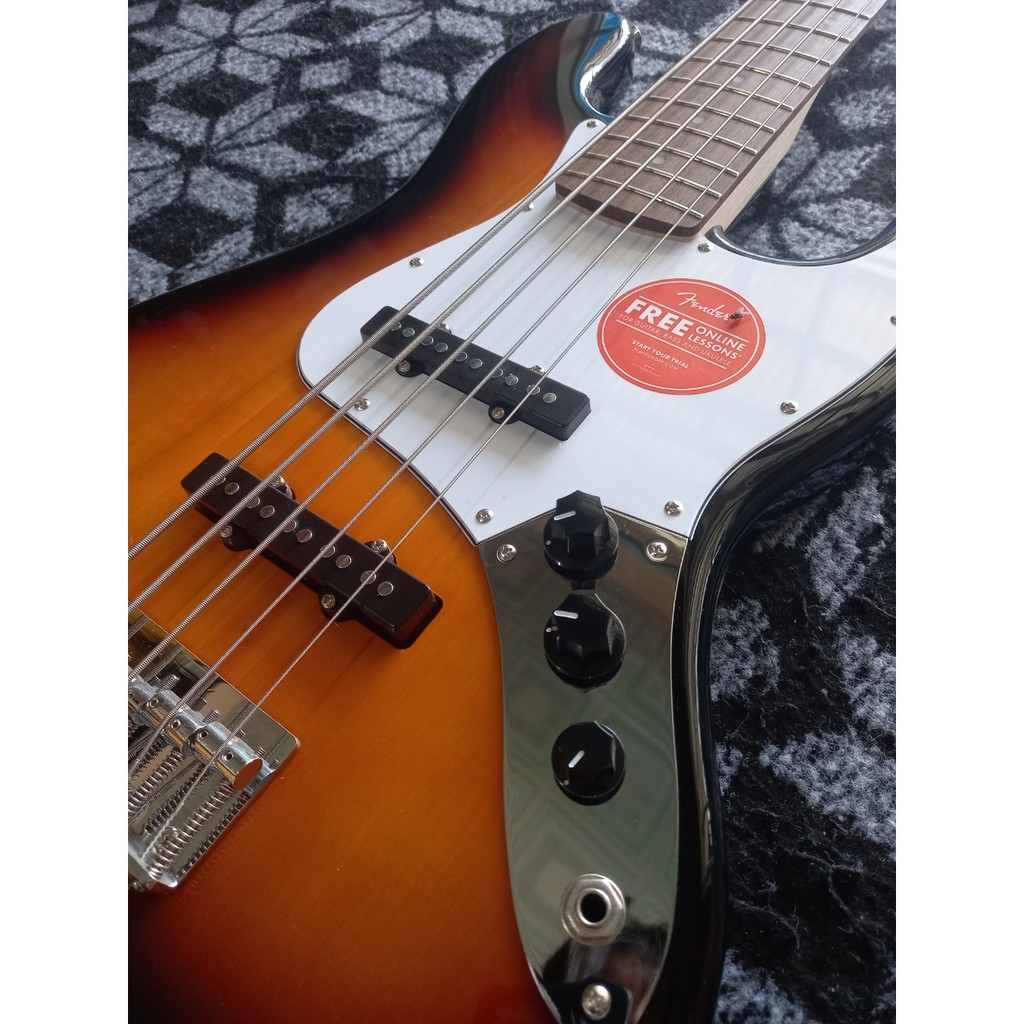 ĐÀN GUITAR ĐIỆN BASS SQUIER 0370760500