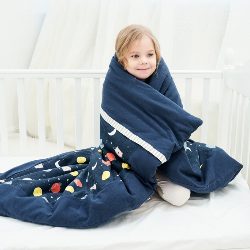 Chăn Cotton Giữ Ấm Cho Bé Có Lõi Bên Trong Và Khóa Kéo Ẩn Tiện Dụng