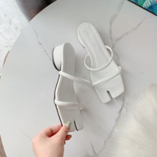 hm(ẢNH THẬT) Guốc Quai Mảnh Xẻ Ngón Trendy Gót Trụ 3p Da Mềm Fullbox Xịn 2020