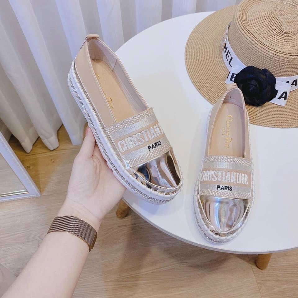 Giày Slip On Đế Cao Viền Đá Mũi Tráng Gương Siêu Sang Chảnh - Quai Nền Thêu Chữ | BigBuy360 - bigbuy360.vn