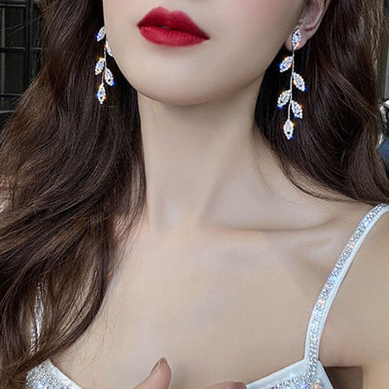 Bông Tai Dáng Dài Hình Chiếc Lá Đính Đá Zircon Sang Trọng Cho Nữ