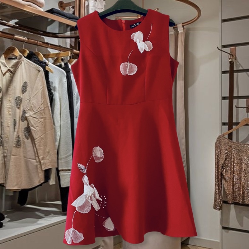 Đầm đỏ hoa nổi thêu đính hạt size M