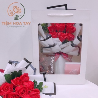 Set quà tặng hoa sáp 9 bông + socola kèm túi thiệp