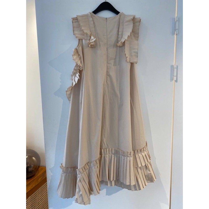 Đầm suông viền bèo