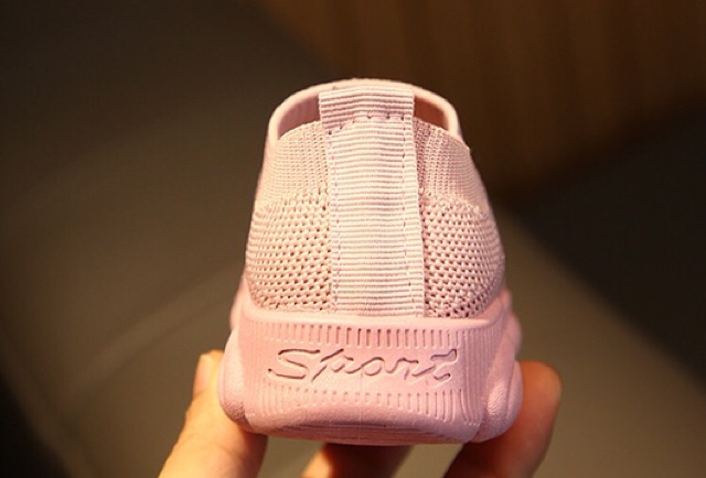 Giày thể thao đế gấu