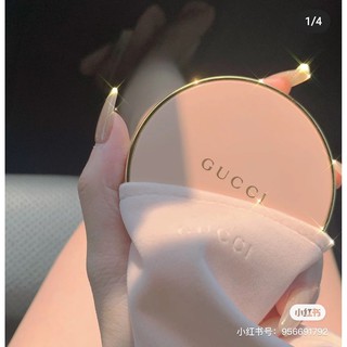 Phấn Gucci siêu đẹp luôn.