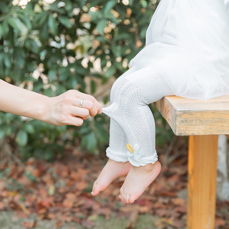 Quần legging cotton mềm phối hoa văn nổi màu trơn thoải mái cho bé gái