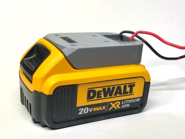 Chân đế pin Dewalt đã có tiếp điểm.