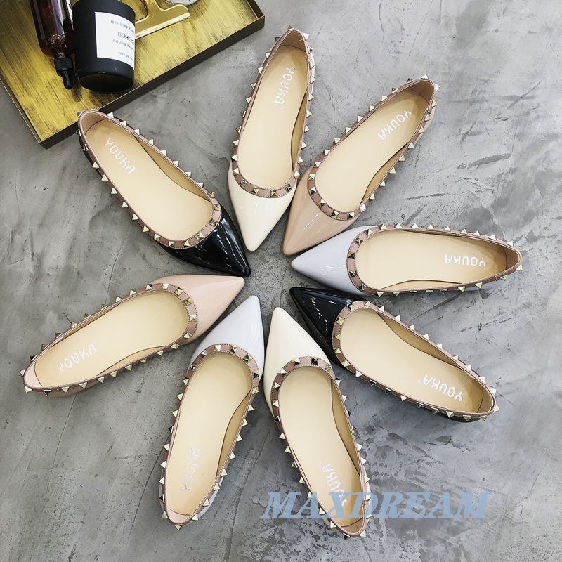 Giày Búp Bê Mũi Nhọn Đính Đinh Tán Thời Trang Mới 39S