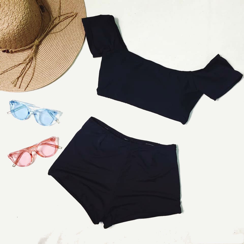 Bikini hai mảnh trễ vai đen nữ tính mặc đi biển