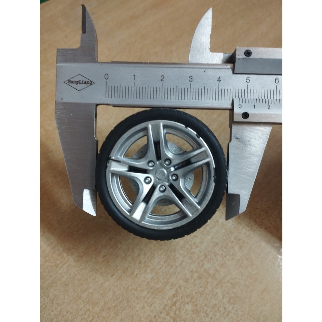 Bánh xe nhựa cao su đủ kích cỡ để chế tạo đồ chơi ô tô điều khiển từ xa