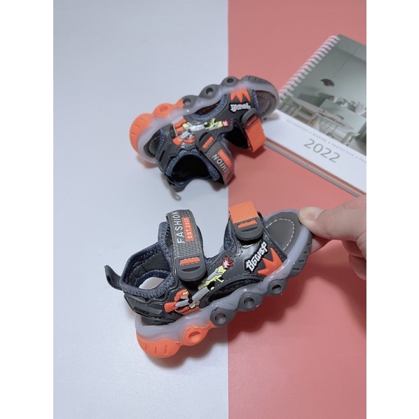 Xăng đan con nhện