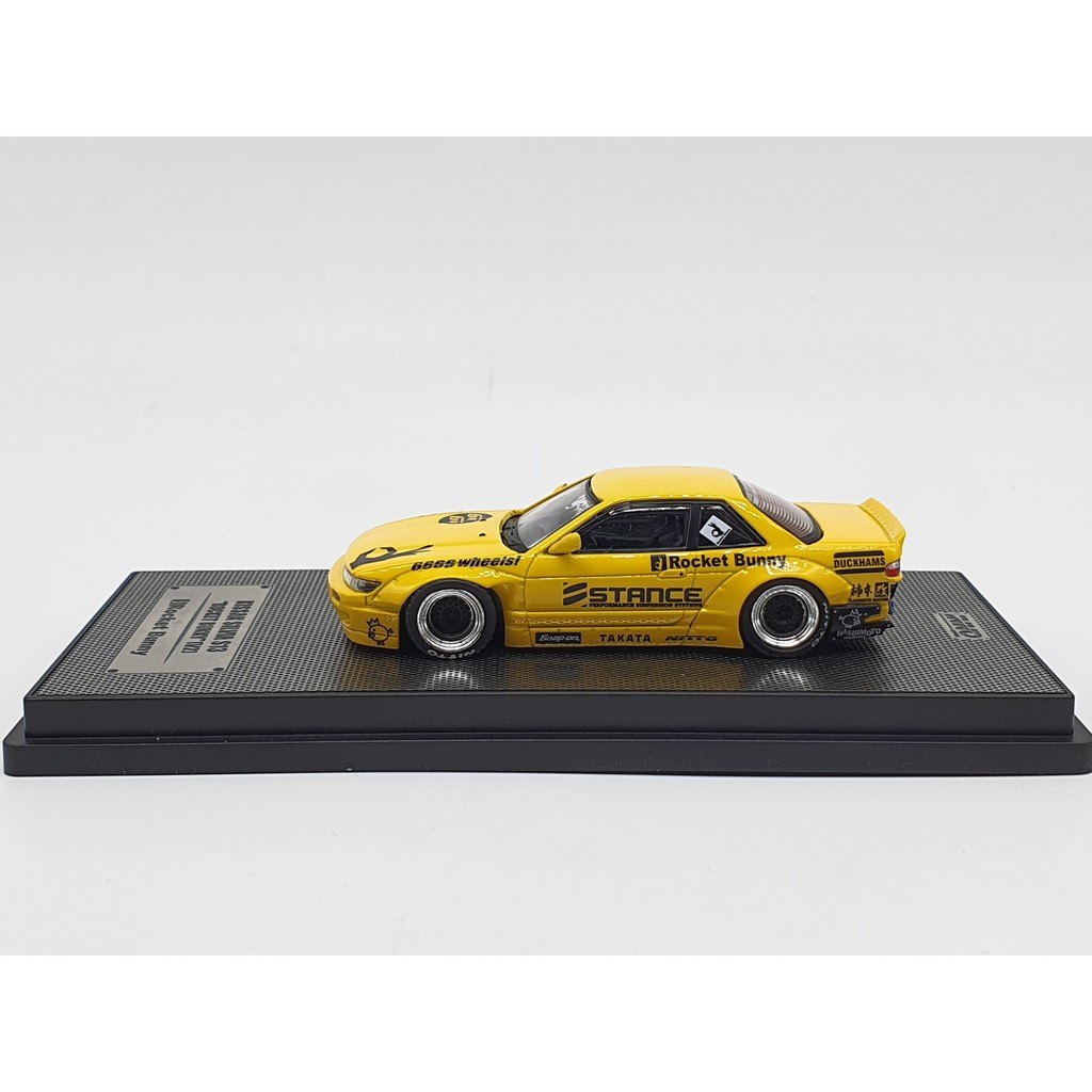 Xe Mô Hình Nissan Silvla S13 (V2) Pandem- &quot;Rocket Bunny&quot; Yellow 1:64 Inno Models (Vàng)