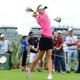 Váy đánh golf xinh xắn cho nữ