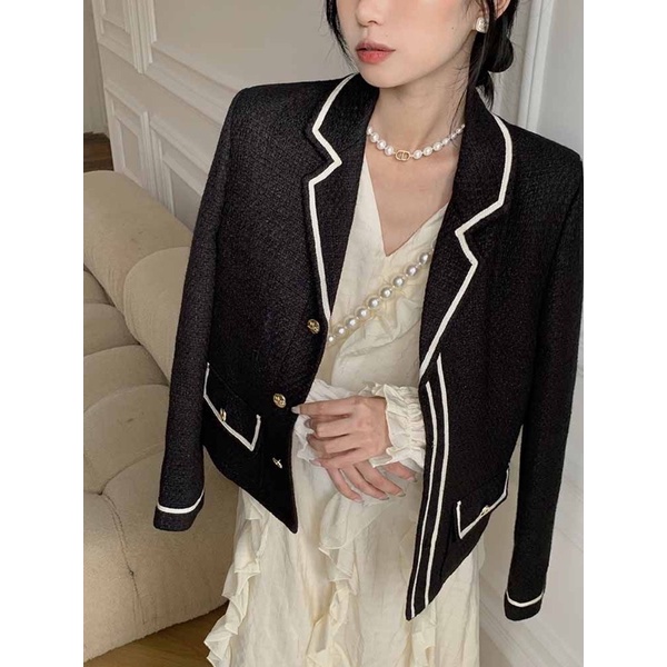 (SẴN) Áo dạ đen đang vest viền trắng | BigBuy360 - bigbuy360.vn