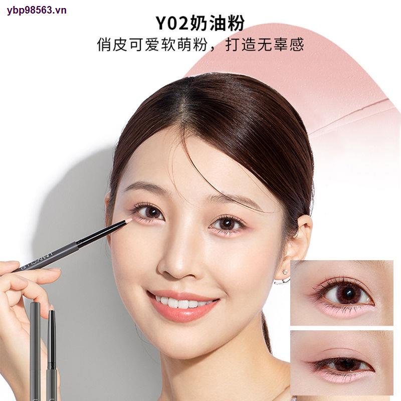 Bút kẻ mắt hai đầu màu lì và ánh ngọc trai kết hợp trang điểm bắt sáng tự nhiên
 | BigBuy360 - bigbuy360.vn