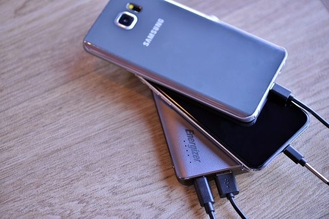 Thần sấm: Pin Sạc Tích Hợp Sạc Không Dây Energizer QE10005CQ - 10,000mAh, QC3.0, USB-C PD 3.0