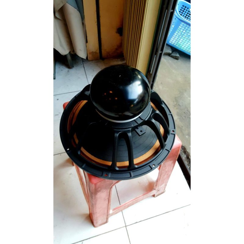 Toàn dải bass  30cm .giá đưa lên là 1 đôi