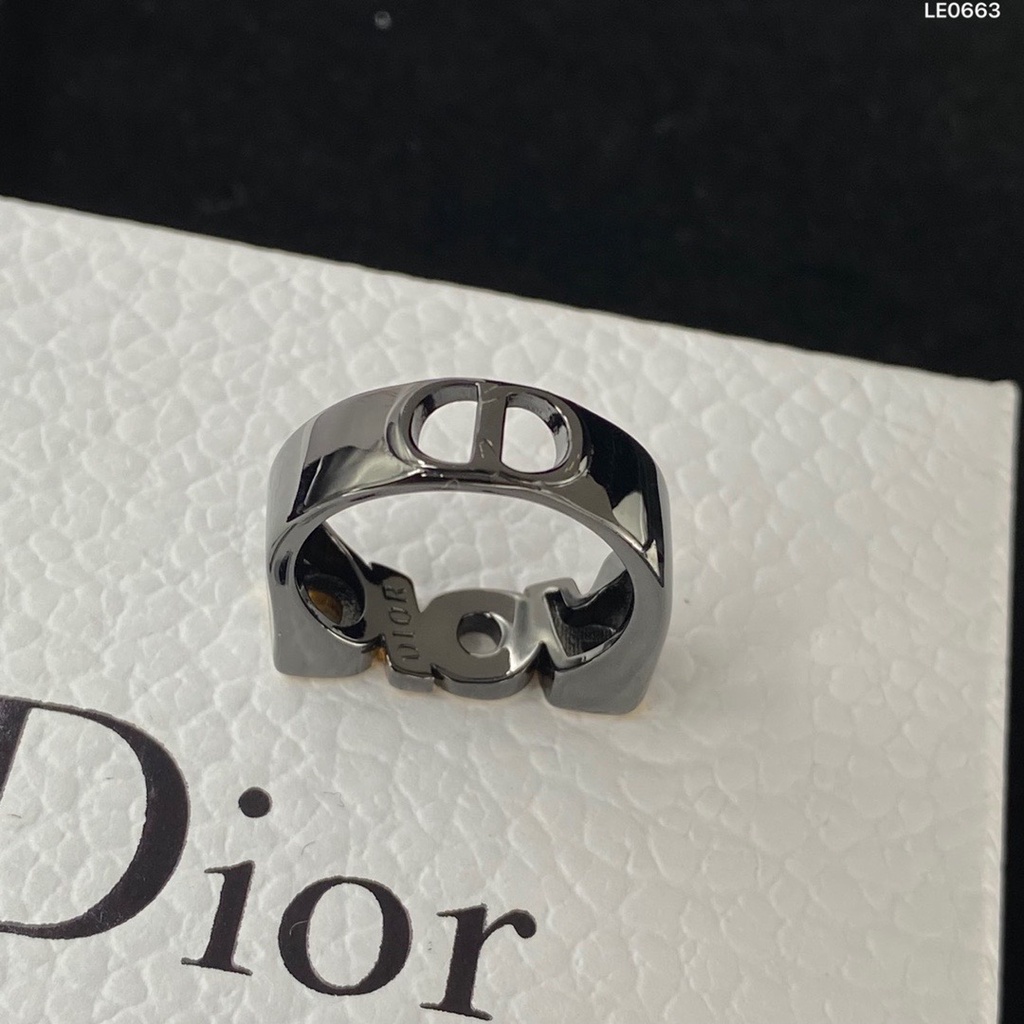 Nhẫn Thời Trang Dior Có In Chữ Phiên Bản Cùng Xu Hướng Thời Trang Đẹp Tinh Tế
