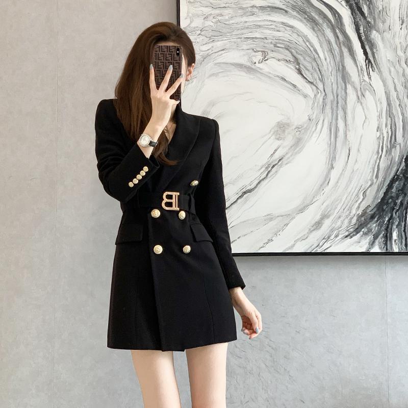 Đầm đen cổ bẻ dáng ôm thời trang nữ tính