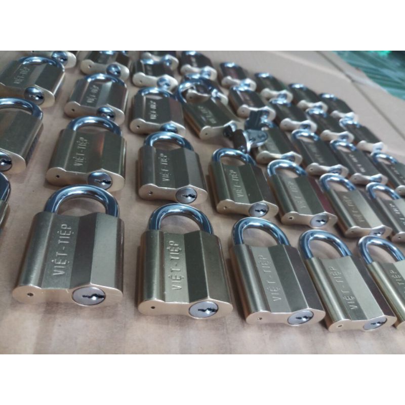 Set 40 ổ khoá việt tiệp dùng chung 1 chìa chủ ( loại 4 phân , khoá giữ chìa , có 15 chìa sơ cua )