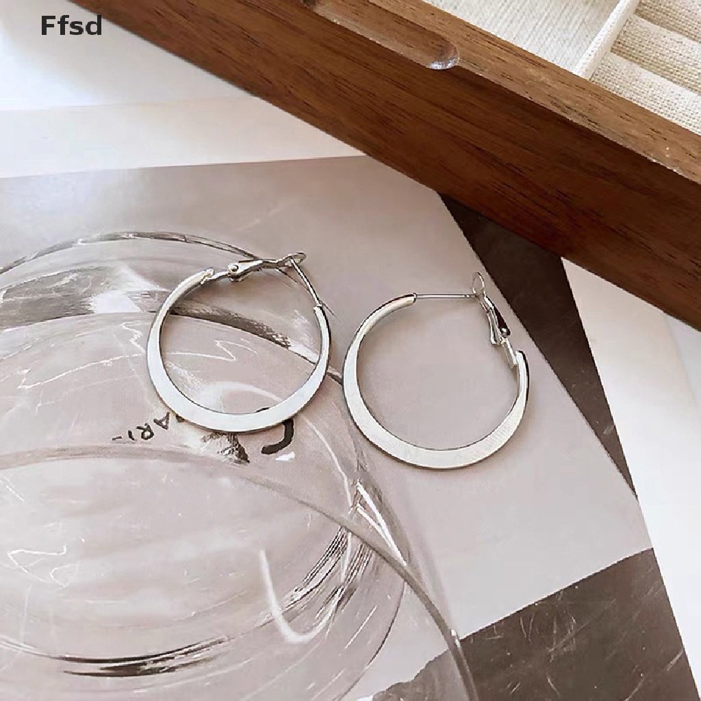 {Ffsd} Khuyên Tai Vòng Hình Trái Tim Lớn Bằng Kim Loại Rỗng Màu Vàng / Bạc Đơn Giản Cho Nữ