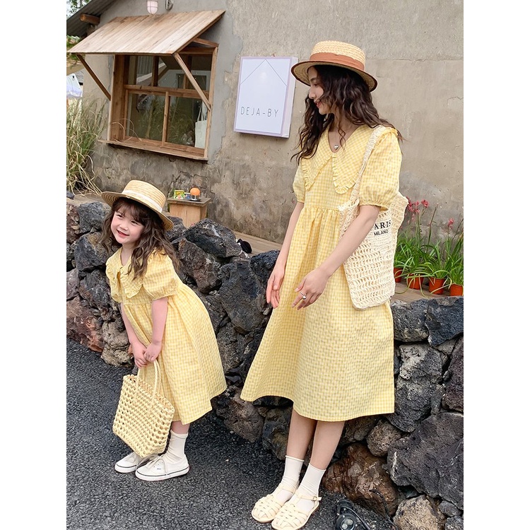 Set váy đôi vàng tươi họa tiết kẻ ca rô tay bồng dành cho mẹ và bé