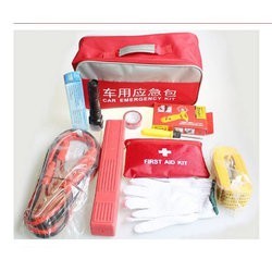Bộ dụng cụ cứu hộ cho ô tô đầy đủ dụng cụ cần thiết, túi gọn gàng cất trên xe