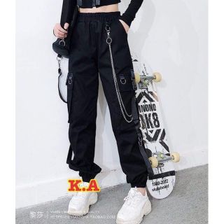 Quần joggers kaki cạp chun kèm dây xích phối khoen tròn xịn xò