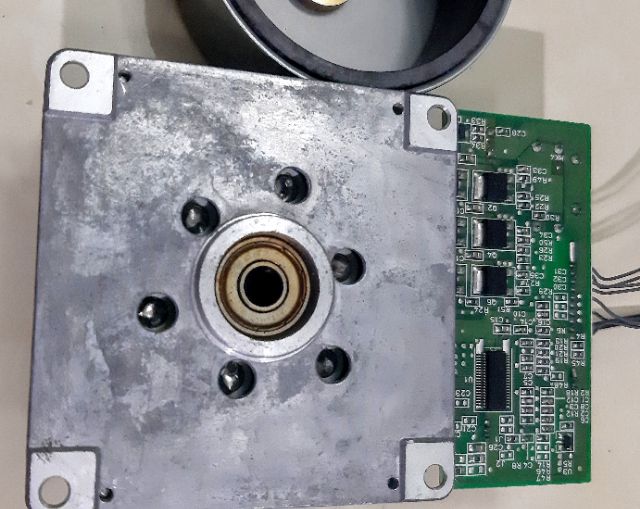 Motor bldc brusless 14-24v/48w chạy max 2500v/phút