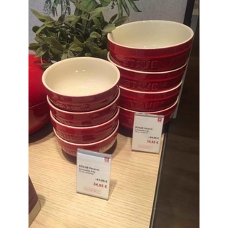 Bát staub màu đỏ