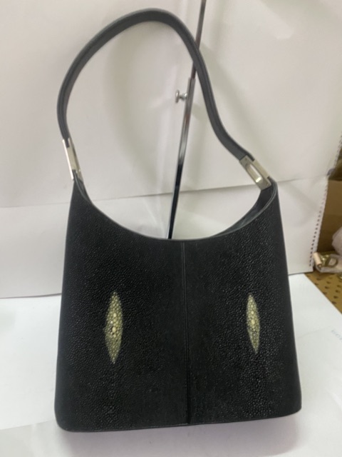 Túi xách đeo vai nữ hàng si da cá đuối