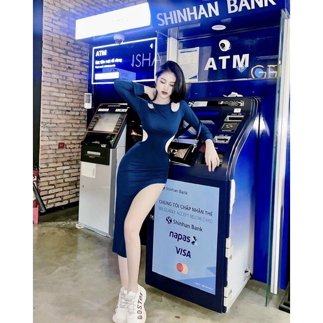 Đầm Maxxi Body Khoét Eo 2 Bên Xẻ Tà Hở Vai Tay Dài