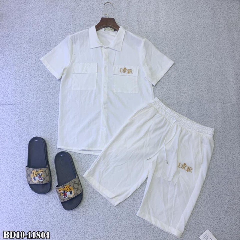 Bộ Đũi Nam Cổ Bẻ Thêu Chữ Túi Ngực