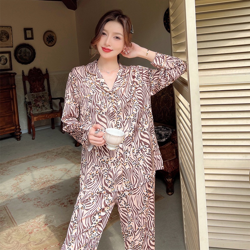 Bộ Đồ Ngủ Dài Tay Bằng Lụa Mát In Họa Tiết Da Báo Mẫu Mới 2022