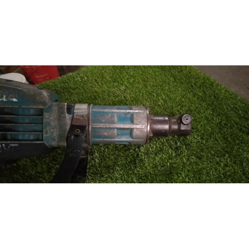 Máy đục bê tông Makita HM1317C 30mm