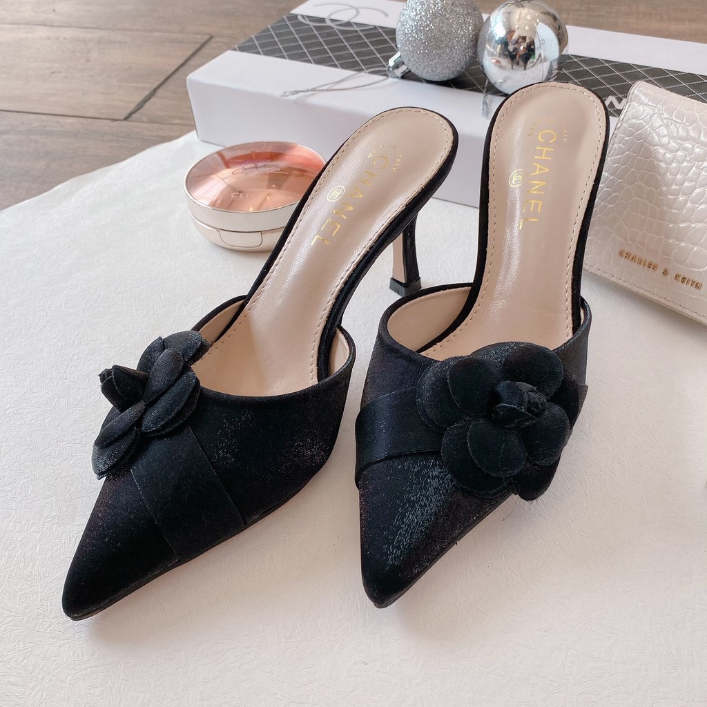 Sục hoa cao gót chanel