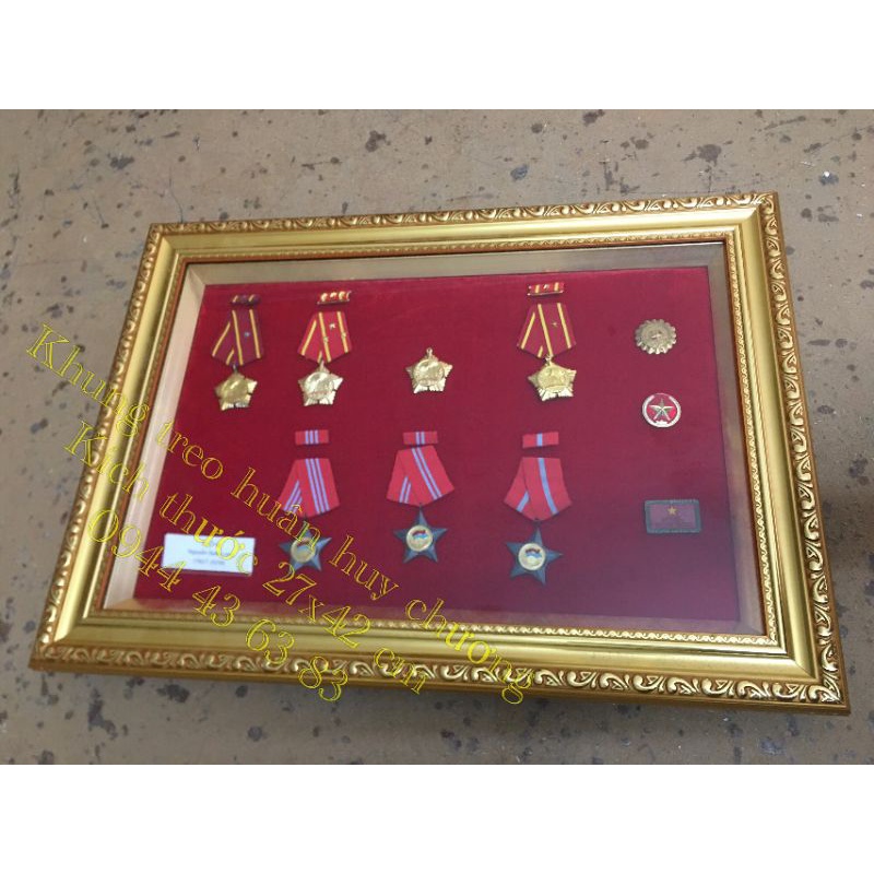 khung huân huy chương