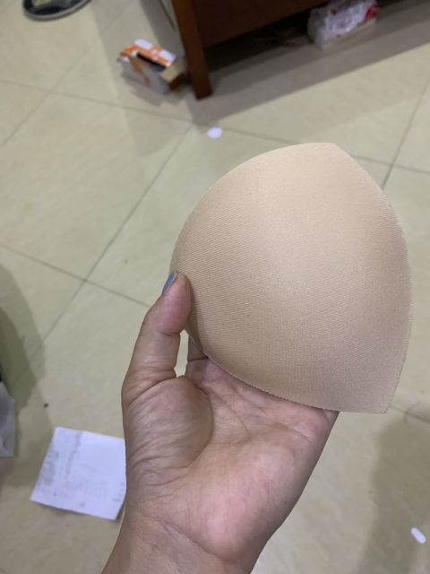 2 miếng đệm ngực hình tam giác có 3 màu