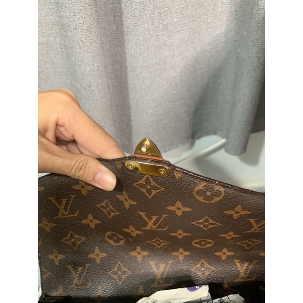 Túi đeo chéo phom hộp l.v