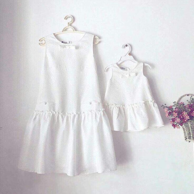 Váy mẹ con đôi đuôi cá trắng