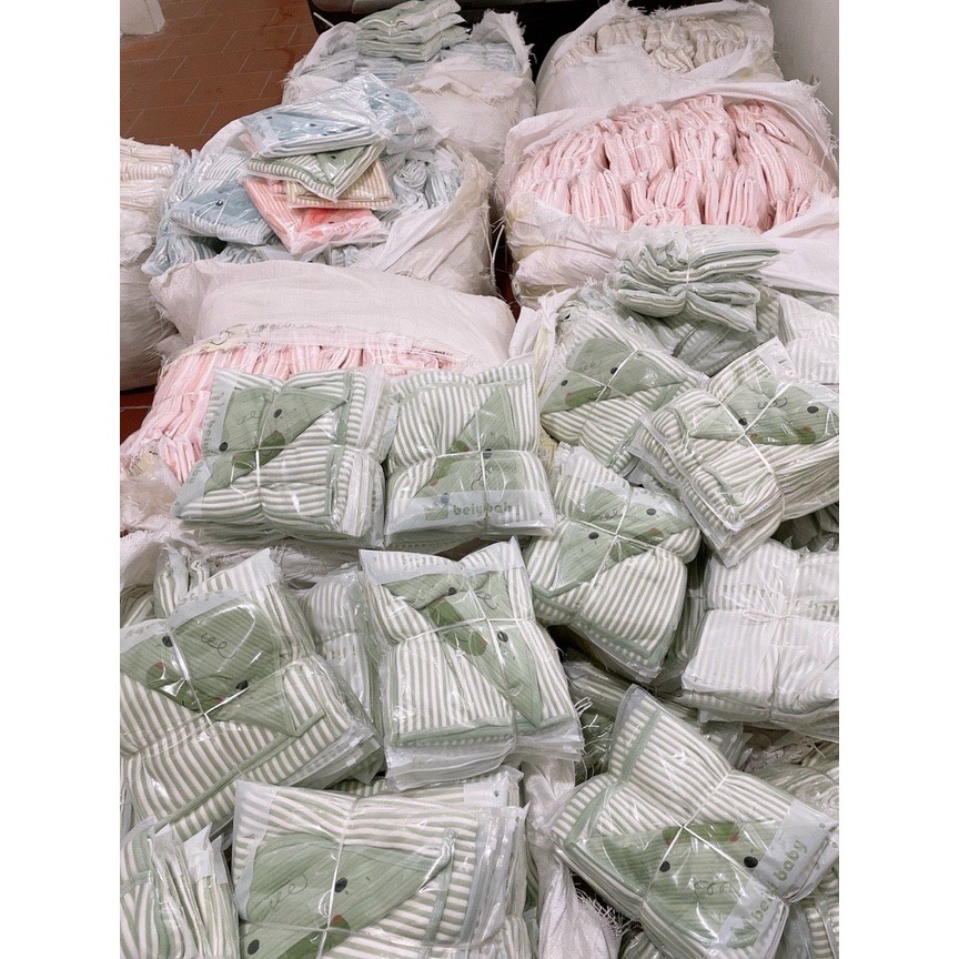 Chăn ủm vịt kèm mũ đáng yêu cho bé