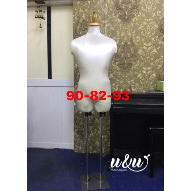 Manocanh nhung nam có đùi chân sắt