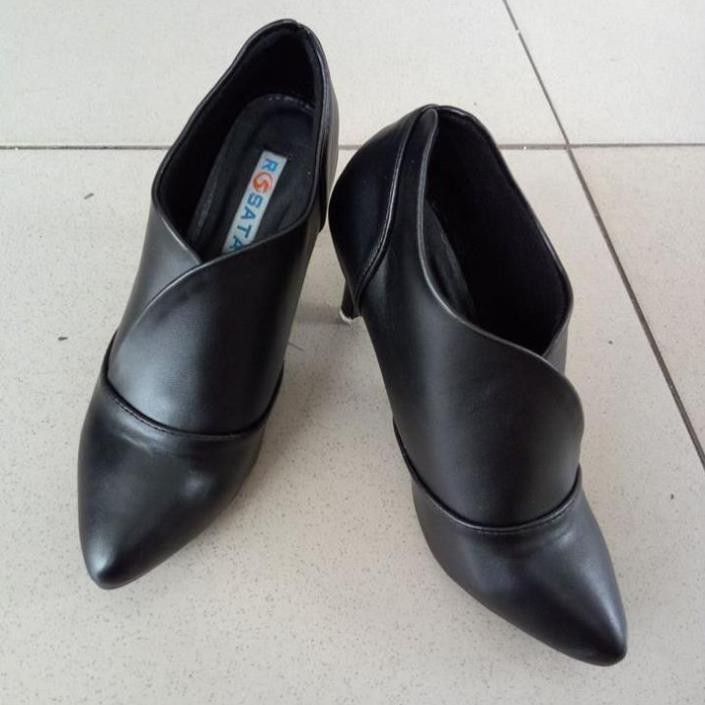 Giày boot nữ cổ thấp đế cao 7cm màu đen thời trang hàng hiệu rosata ro35 -h91