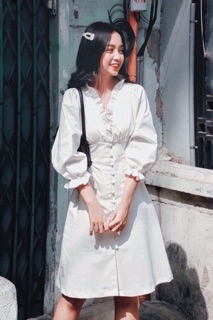 Đầm trắng nhúng ngực nút bọc (kèm hình thật)
