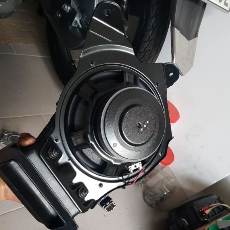1 cái Sub hơi volvo cho hệ thông âm thanh ô tô size 250mm