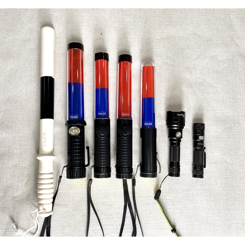 Gậy đèn led chỉ huy giao thông có còi 120 decibel, pin sạc chống va đập