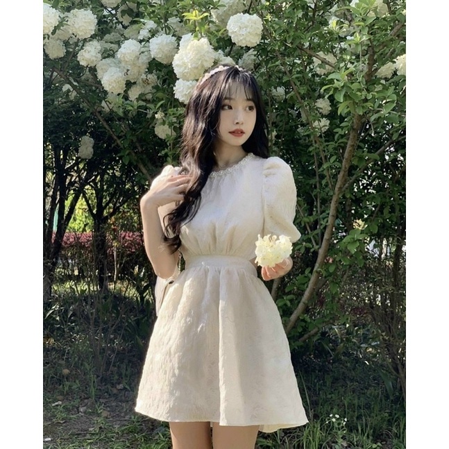 ĐẦM REN KEM CỔ NGỌC HỞ LƯNG